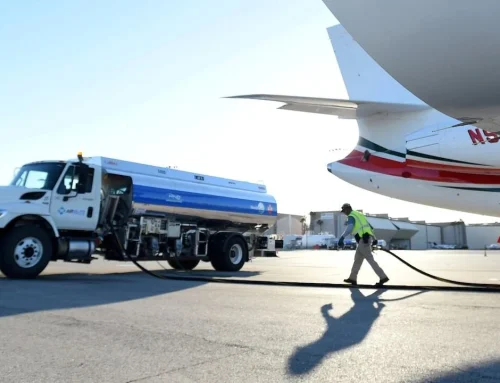 ALERTĂ în aviația europeană. Riscul unei crize a kerosenului crește, dar oprirea totală a zborurilor din iunie nu este confirmată