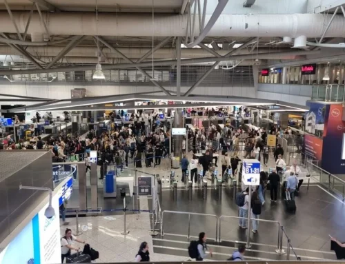 Cozi uriașe la controlul pașapoartelor în Atena. Un zbor spre Londra a plecat fără zeci de pasageri