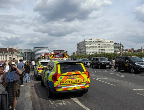 Incident pe Tamisa: o ambarcațiune a Poliției s-a izbit de Westminster Bridge