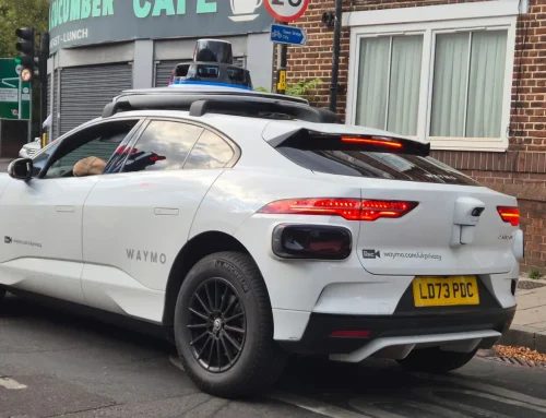 Primele robo-taxiuri pot fi comandate prin Uber în Londra. Doar 15 mașini au primit licență