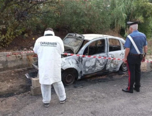 Au dat foc mașinilor și au blocat un drum ca să fure bijuterii! Cum au fost prinși opt români în Italia
